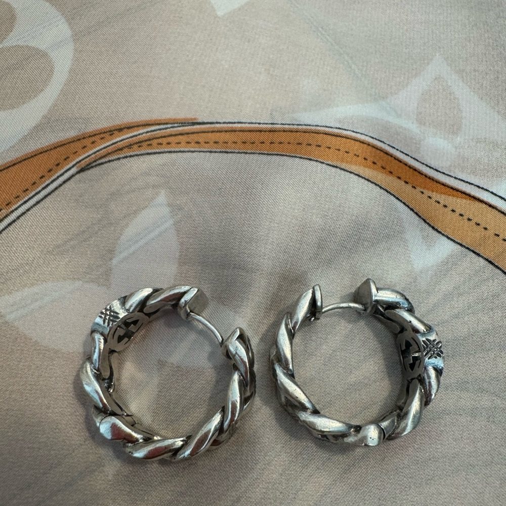 Gucci Marmont Interlock Aged Silver Earrings - Picture 4 of 5